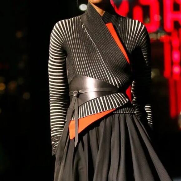 Tory Burch Runway Plaited Rib Shawl Cardigan Black Vanilla Flower Wrap XL NWT - Picture 2 of 13